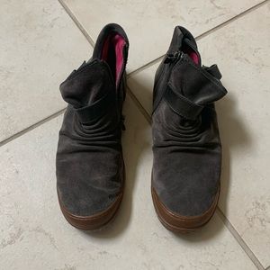 Grey suede Kenzie girl shoes